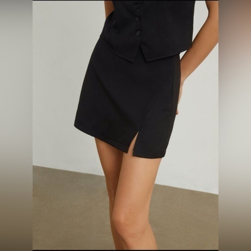 Commense Effortless Two Piece Black Vest and Mini Skirt Set Size XS - Picture 3 of 9